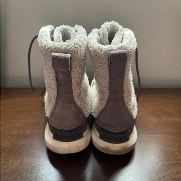 Sorel Gray and White Fleece-Lined Boots - Picture 4 of 7
